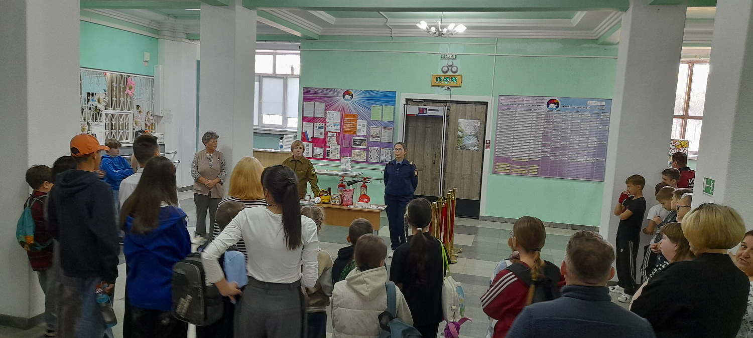 Безопасность начинается с знаний: учебная эвакуация во Дворце творчества «Северное сияние»